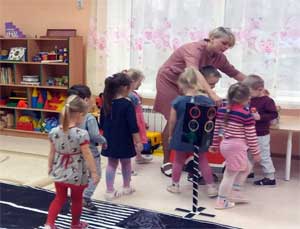 Конспект занятия по развитию речи в средней группе детского сада. Тема: «В поисках нужного подарка».