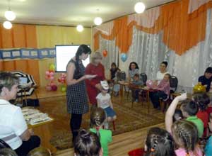 Занятие в семейном клубе «Мы любим веселиться и иногда грустить»