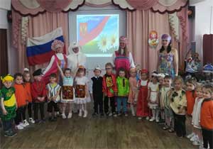 Конспект спортивно-познавательного праздника в младших группах дошкольного возраста «День России-2021»