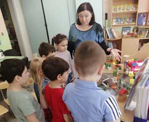 Конспект занятия по конструированию «Путешествие по Лего — стране» в подготовительной группе компенсирующей направленности