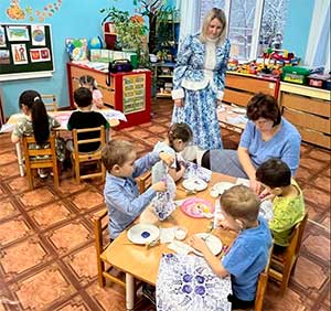 Конспект занятие по художественно — эстетическому развитию с детьми разновозрастной группе на тему «В мастерской у Гжели»
