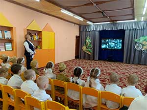 Музыкальная гостиная для детей старшей и подготовительной группы «Песни, с которыми мы победили»