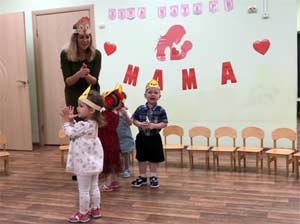 Сценарий праздника День матери в ДОУ.