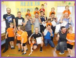 «Папин праздник» посвящённый Дню защитников Отечества с детьми средних групп и папами.