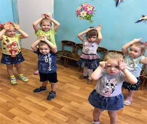 Физкультминутка на занятиях в детском саду