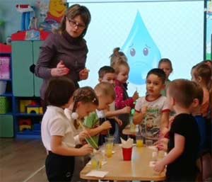 Занятие-экспериментирование в средней группе «Волшебница-Вода»