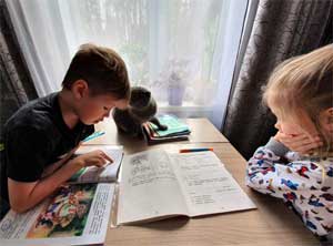 «Читайте книги!»